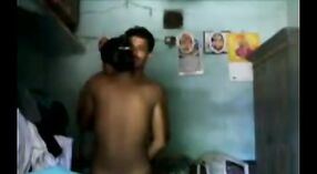 隣の若い女の子をフィーチャーしたインドのセックスビデオ 7 分 20 秒