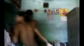 隣の若い女の子をフィーチャーしたインドのセックスビデオ 8 分 20 秒