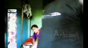 हौशी व्हिडिओमध्ये तिच्या शेजा by ्याने देसी मिल्फला चोदले 4 मिन 00 सेकंद
