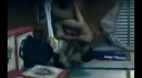 Indiano coppia in collegio sesso video va su macchina fotografica 1 min 50 sec