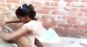 Video seks India yang menampilkan seorang gadis desi bercinta di depan kakaknya 4 min 20 sec