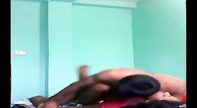 Девушка Дези трахается с парнем-охранником в любительском порно видео 3 минута 00 сек