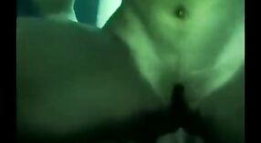 Любительское индийское секс-видео с участием цыпочки, трахающейся в бассейне 1 минута 50 сек