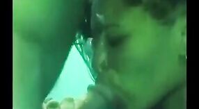 Amateur Indiase seks video featuring een chick getting geneukt in de zwembad 3 min 20 sec