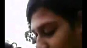Indyjski seks wideo z desi dziewczyna & amp; # 039; s odkryty preludium 1 / min 20 sec