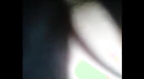 સફેદ છોકરીના સ્તનની ડીંટીના ક્લોઝ-અપ શોટ દર્શાવતા ભારતીય પોર્ન વિડિઓ 6 મીન 20 સેકન્ડ