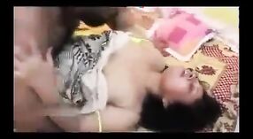 Desi cô gái trong nóng tình dục video với một cũ đàn ông 5 tối thiểu 00 sn