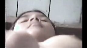 فيديو إباحي هندي يعرض جبهة مورو جميلة مع كس وردي محلوق 0 دقيقة 0 ثانية