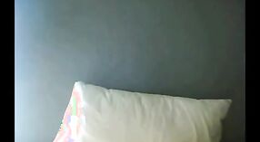 Милфа Дези дразнит своими большими сиськами в любительском порно видео 2 минута 40 сек