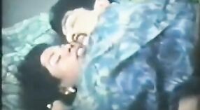 Amatir India seks video nampilaken Wong Wadon India Kidul lan pepadhamu 1 min 10 sec