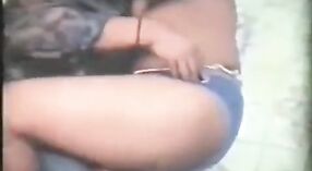 Amateur Indiase seks video featuring een Zuid-Indiase vrouw en haar buurman 5 min 20 sec