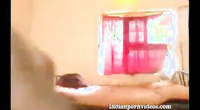 Vecino indio se folla a una chica tamil en este video porno amateur 1 mín. 00 sec