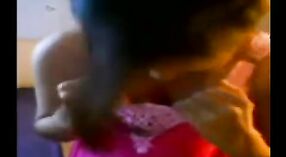 Hintli Seks Videoları: Kız Arkadaş ve Erkek Arkadaş internette Sanal Seks Yapıyor 0 dakika 0 saniyelik