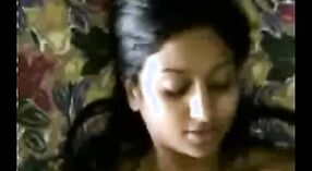 インドの熟女は、アマチュアポルノビデオで自慰行為とフェイシャルです 1 分 20 秒
