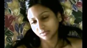 インドの熟女は、アマチュアポルノビデオで自慰行為とフェイシャルです 0 分 0 秒