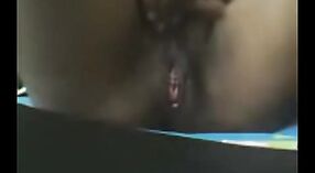 भारतीय फॅश व्हिडिओ: फॅट इंडियन मॅन स्वत: चे हस्तमैथुन करतो आणि बोटांनी 3 मिन 20 सेकंद