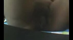 भारतीय फॅश व्हिडिओ: फॅट इंडियन मॅन स्वत: चे हस्तमैथुन करतो आणि बोटांनी 4 मिन 40 सेकंद