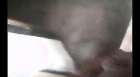 데시 소녀의 손가락이 자신을 위해 그녀의 여자친구에서 아마추어 비디오 2 최소 00 초