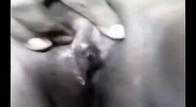 हौशी व्हिडिओमध्ये देसी गर्ल तिच्या प्रियकरासाठी स्वत: ला बोटं आहे 0 मिन 50 सेकंद