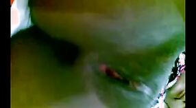 দেশি গার্লফ্রেন্ডের বড় boobs বহিরাগত ক্যাম শোতে পূজা হয় 8 মিন 40 সেকেন্ড