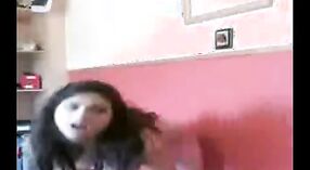 भारतीय प्रेमिका स्ट्रिप्स और के लिए उसके सींग का बना हुआ प्रेमी में शौकिया अश्लील वीडियो 2 मिन 10 एसईसी