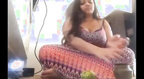 Desi aunty indulges in solo playtime 1 min 40 sec