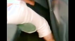 火车上的印度性爱视频：丑闻视频 1 敏 00 sec