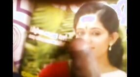 Desi girls dans des vidéos de sexe indiennes - La rencontre la plus chaude de Kavyamadhavanoru 1 minute 50 sec