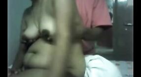 Pasangan Desi Bermain di Webcam dalam video Amatir 3 min 00 sec