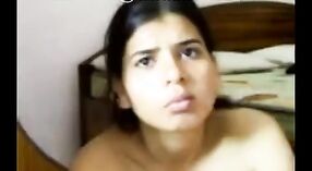 Indiase seks video featuring een mallu meisje Tieten 1 min 00 sec