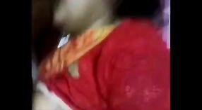 Indyjski seks wideo featuring a Mallu chechi ' s piersi manhandled 3 / min 20 sec