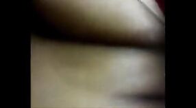 Indyjski seks wideo featuring a Mallu chechi ' s piersi manhandled 0 / min 50 sec