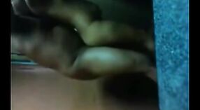 Video de Sexo Indio: Orissa Maid Es Follada por Su Jefe 2 mín. 00 sec