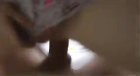 Video de sexo indio con el apretado coño de una hermana follada por su hermano 2 mín. 20 sec
