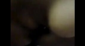 Vidéo de sexe indien amateur mettant en vedette la poule mouillée de sa femme 1 minute 00 sec