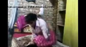 印度性爱视频，有一个年轻女孩和一个叔叔 3 敏 00 sec