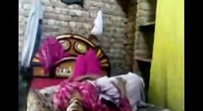 印度性爱视频，有一个年轻女孩和一个叔叔 3 敏 40 sec