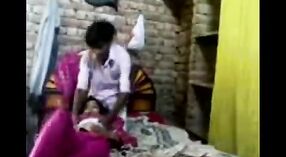 印度性爱视频，有一个年轻女孩和一个叔叔 5 敏 00 sec