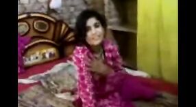 Ấn độ tình dục video featuring một trẻ cô gái và một uncle 7 tối thiểu 40 sn