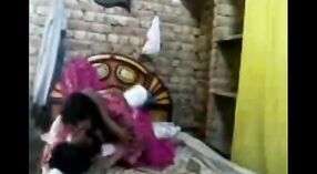 印度性爱视频，有一个年轻女孩和一个叔叔 0 敏 0 sec