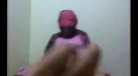 Desi Tante Sadas heißes Video: Erkundung ihrer Sexualität 0 min 0 s