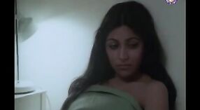 कृतीत देसी मुली: 1980 चा एक अश्लील व्हिडिओ 6 मिन 10 सेकंद