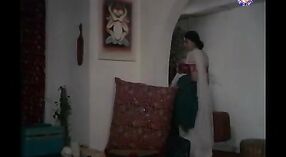 Gadis Desi Beraksi: Video Porno dari tahun 1980 8 min 40 sec