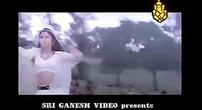 Gadis Desi dalam Musik: Video Seks yang Panas dan Beruap 1 min 10 sec