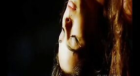 Hint Seks Videoları: Mallika Sherawath'ın Çıplak Mükemmelliği 2 dakika 40 saniyelik