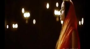 Hint Seks Videoları: Mallika Sherawath'ın Çıplak Mükemmelliği 4 dakika 20 saniyelik