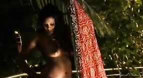 Şehvetli ve Erotik Açığa Sahip Hint Porno Video 0 dakika 40 saniyelik