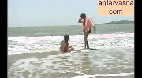 Indiano MILF Leena Chandrawarkar in Bikini 0 min 0 sec