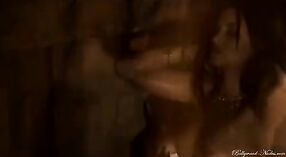 Desi Girls en una película de Sexo Indio Caliente 2 mín. 40 sec