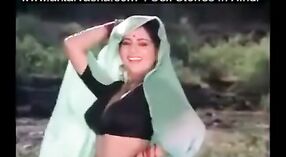 Desi girls Asha Sachde and her lover indulge in steamy bathing session 0 min 40 sec